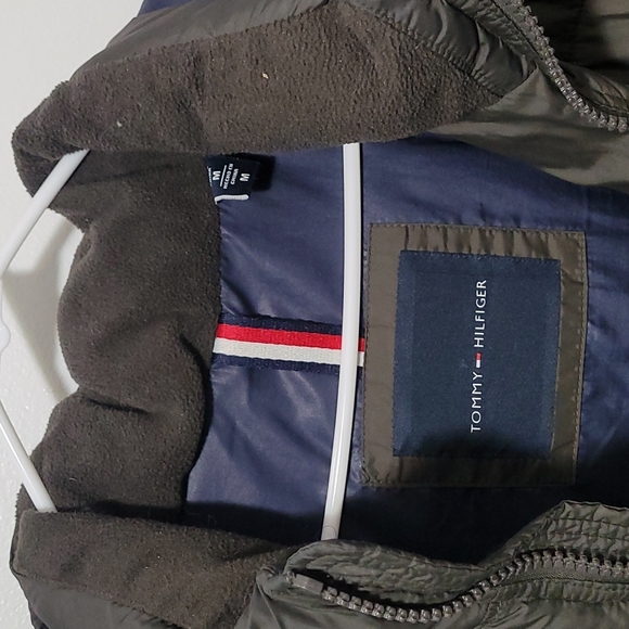 Warm winter jacket with hood .. very nice jacket in very good condition - Picture 3 of 3